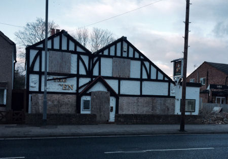 Queen Pub Dedworth derelict 2015